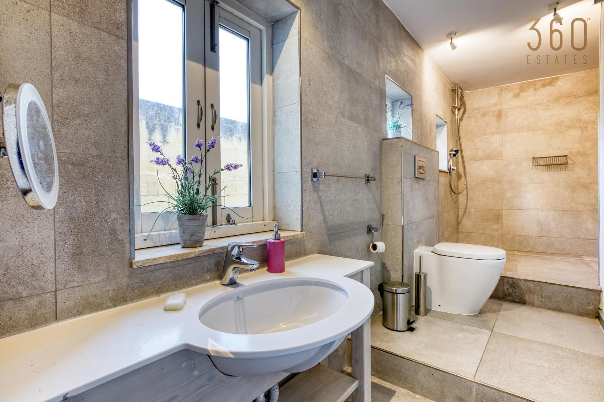 Comfortable 1Br Home With Maltese Balcony In Valletta By 360 Estates Экстерьер фото
